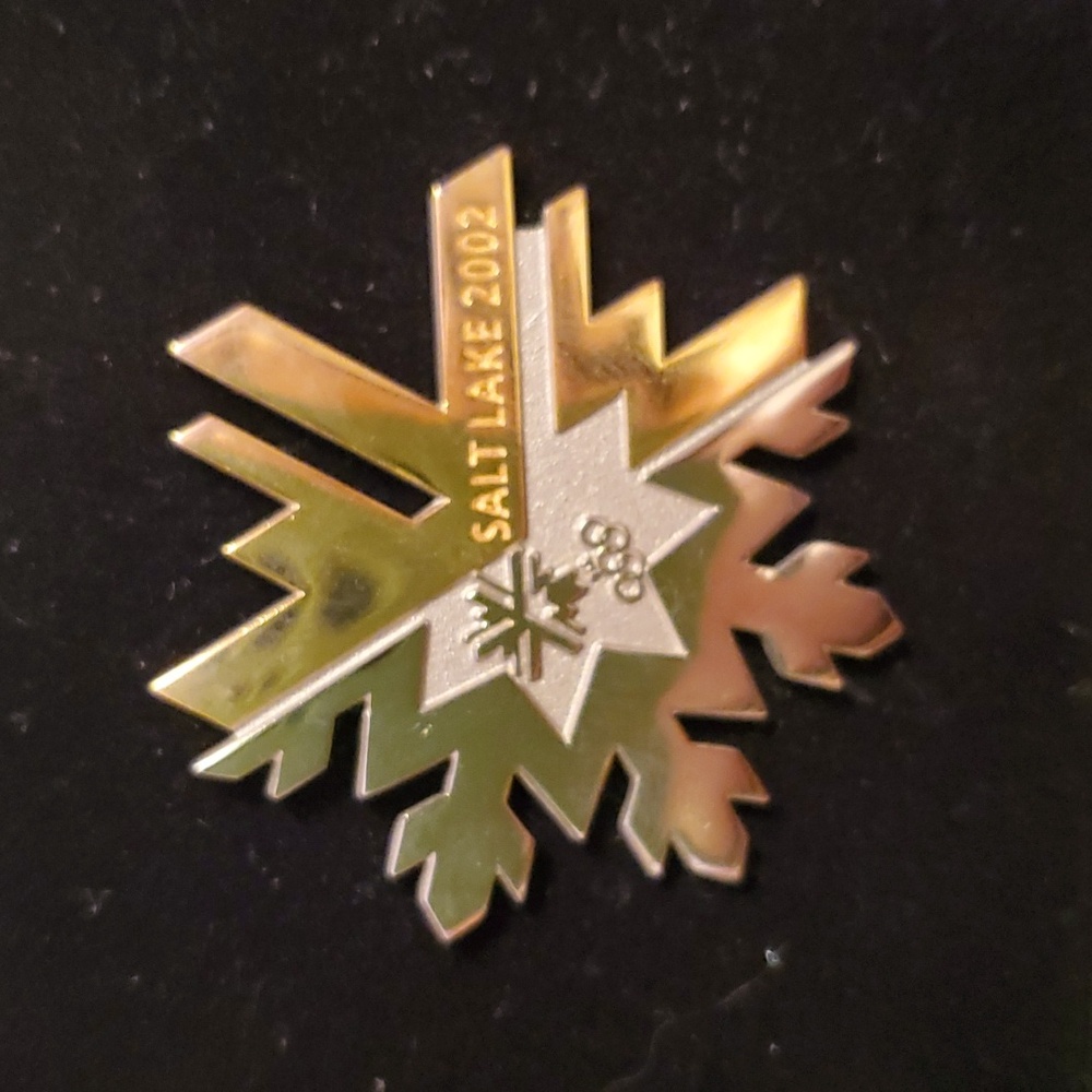 2002 Salt Lake City Olympics Limited Edition Numbered Snowflake Pin 4279/5000